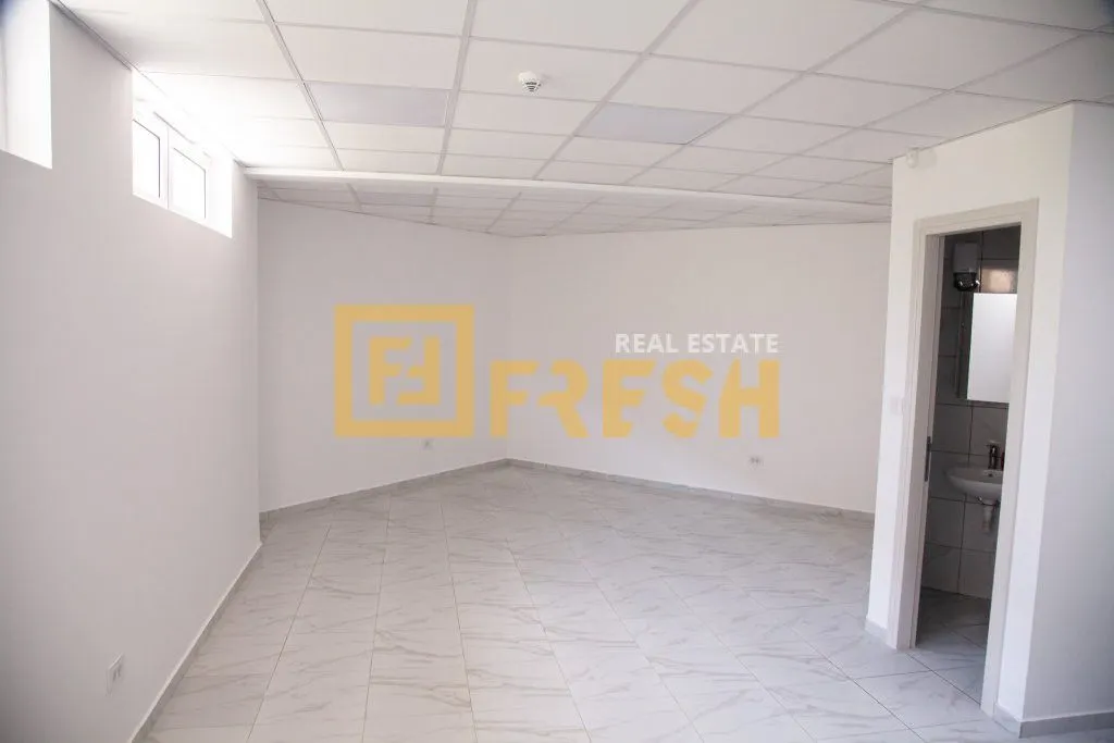 Rent, office space, 84m², Stari Aerodrom, Podgorica