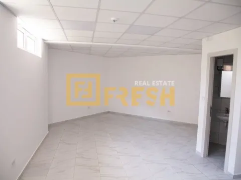 Izdavanje, poslovni prostor, 84m², Stari Aerodrom, Podgorica - image 13