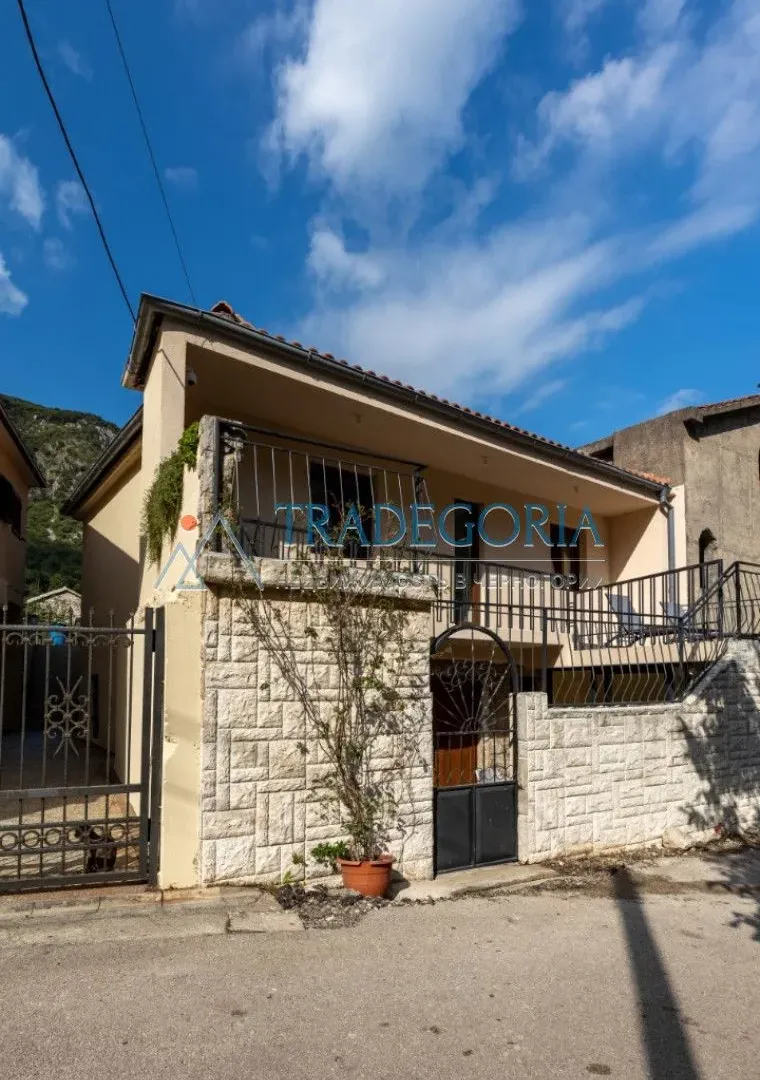 Prodaja, kuća, 170m², Škaljari, Kotor