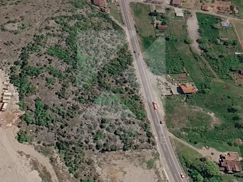 Pogled iz vazduha na zemljište i okolnu saobraćajnicu. - image 3