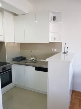 Izdavanje, dvosoban stan, 70m², Vezirov Most, Podgorica - image 16