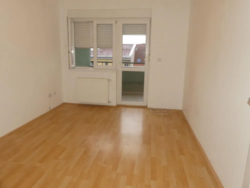 Prodaja, trosoban stan, 79m², Centar, Jagodina