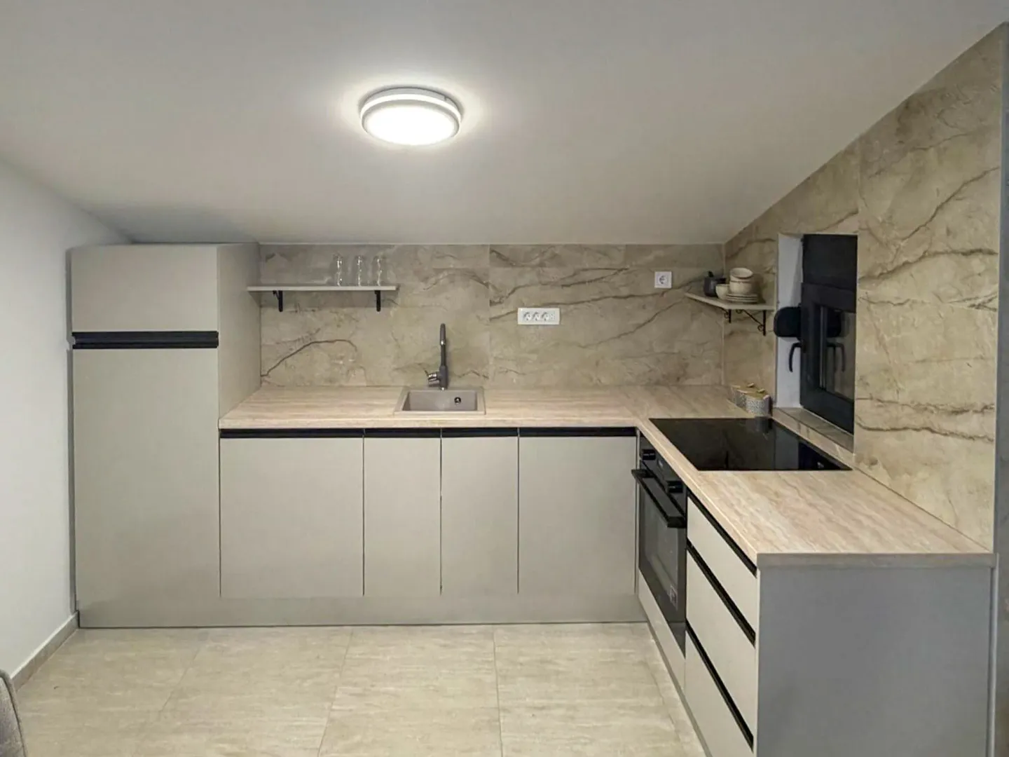 Izdavanje, dvosoban stan, 67m², Zelenika, Herceg Novi