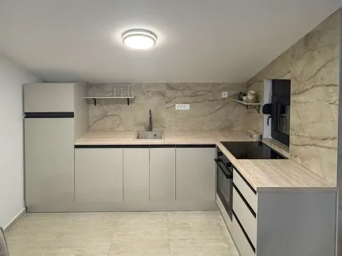 Izdavanje, dvosoban stan, 67m², Zelenika, Herceg Novi - image 3