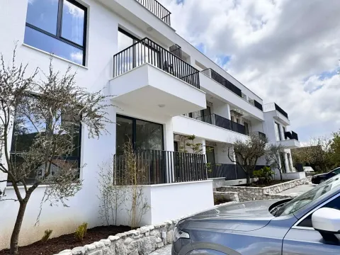 Izdavanje, jednosoban stan, 45m², Radanovići, Kotor - image 6