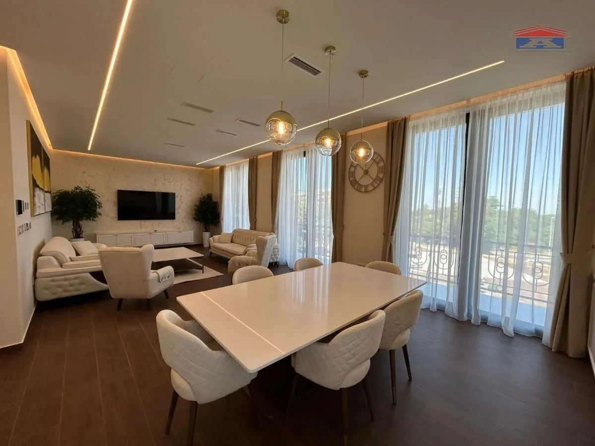 Izdavanje, četvorosoban stan, 120m², Sremska Kamenica, Petrovaradin
