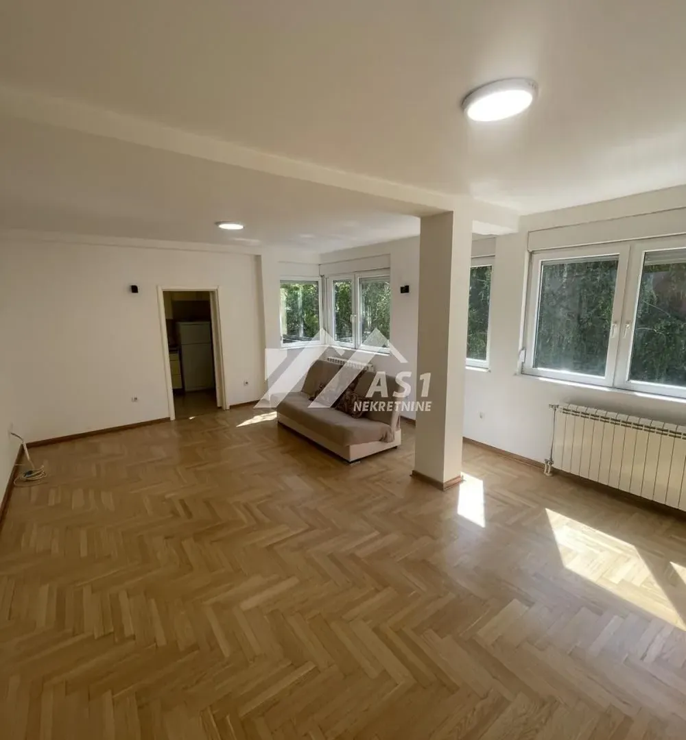 Izdavanje, četvorosoban stan, 80m², Rotkvarija, Novi Sad Sve Podlokacije
