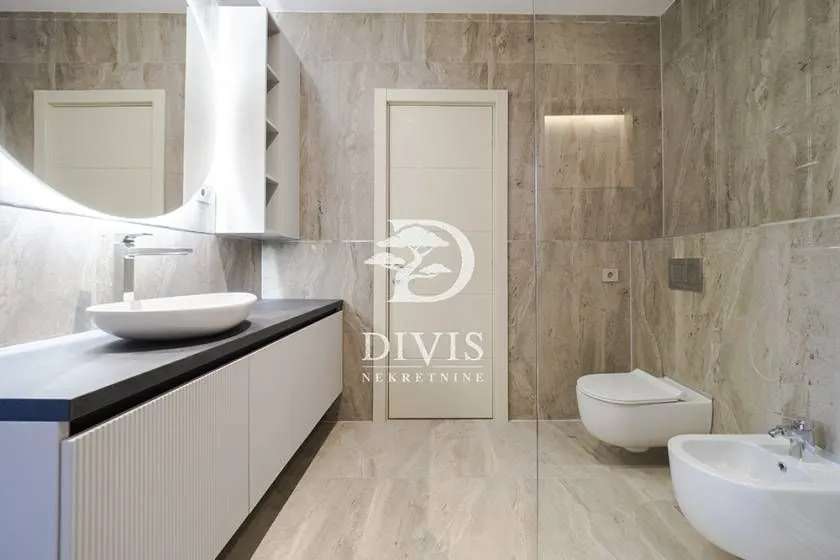 Izdavanje, poslovni prostor, 15330m², Senjak, Beograd