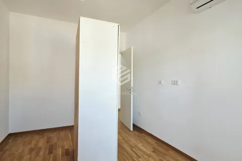 Rent, two bedroom apartment, 64m², City Kej, Podgorica - image 9