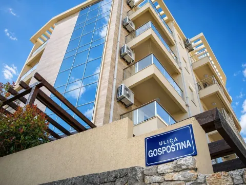 Exterior view of the residential building and the street name sign. - image 8