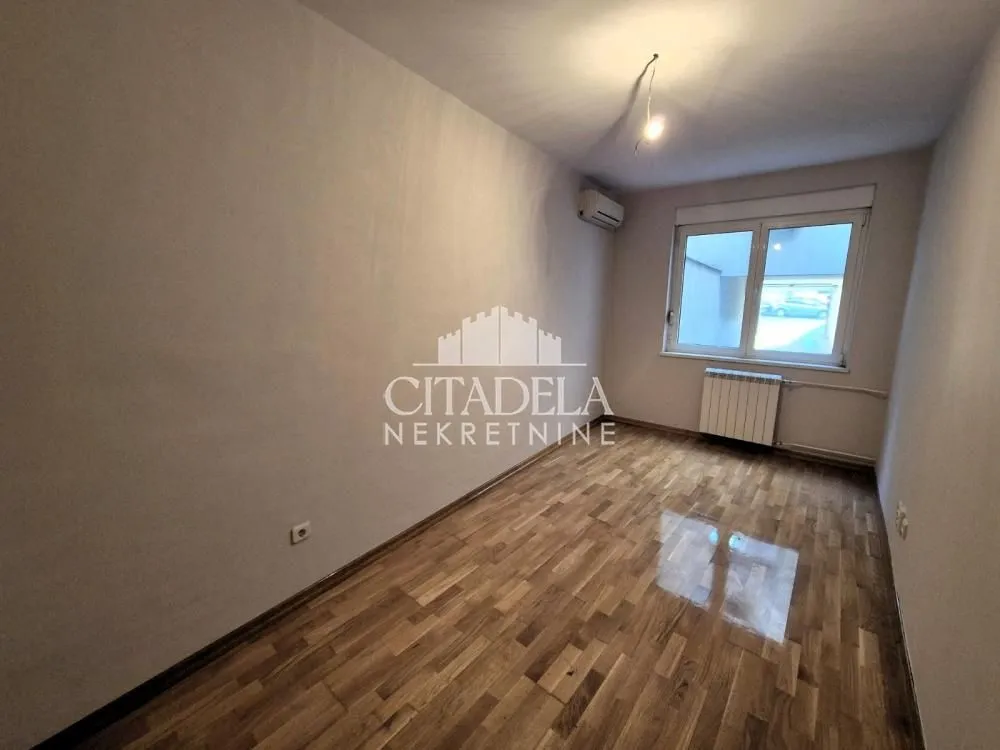 Prodaja, trosoban stan, 74m², Vračar Hram, Vračar Sve Podlokacije