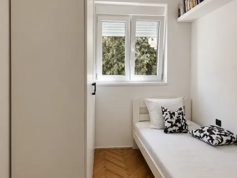 Rent, two bedroom apartment, 52m², Dubovica, Budva - image 15
