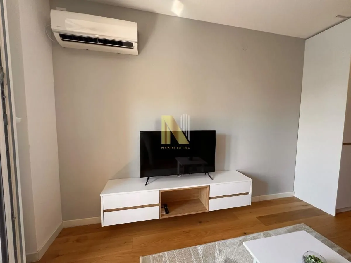 Izdavanje, jednosoban stan, 30m², Centar, Novi Sad
