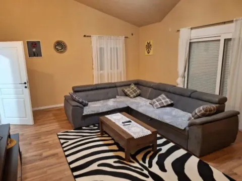 Izdavanje, kuća, 200m², Cijevna, Podgorica - image 2