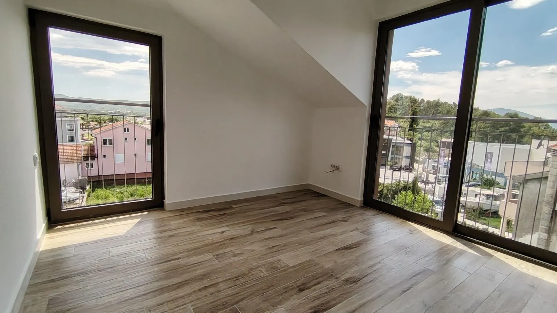 Prodaja, dvosoban stan, 85m², Tivat, Crna Gora