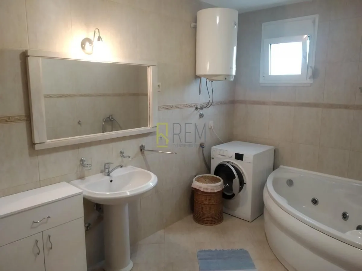 Rent, house, 190m², Tološi, Podgorica