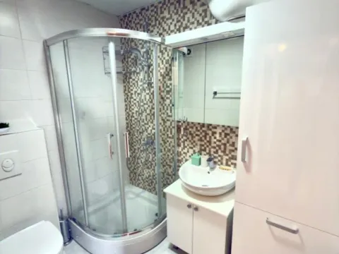 Izdavanje, dvosoban stan, 64m², City Kvart, Podgorica - image 11