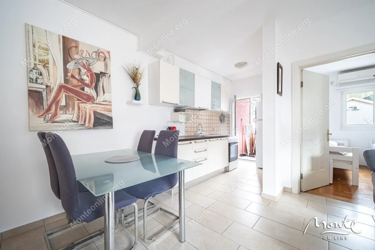Prodaja, dvosoban stan, 55m², Donja Lastva, Tivat