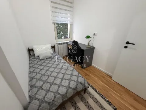 Smaller bedroom with a bed and a desk. - image 20