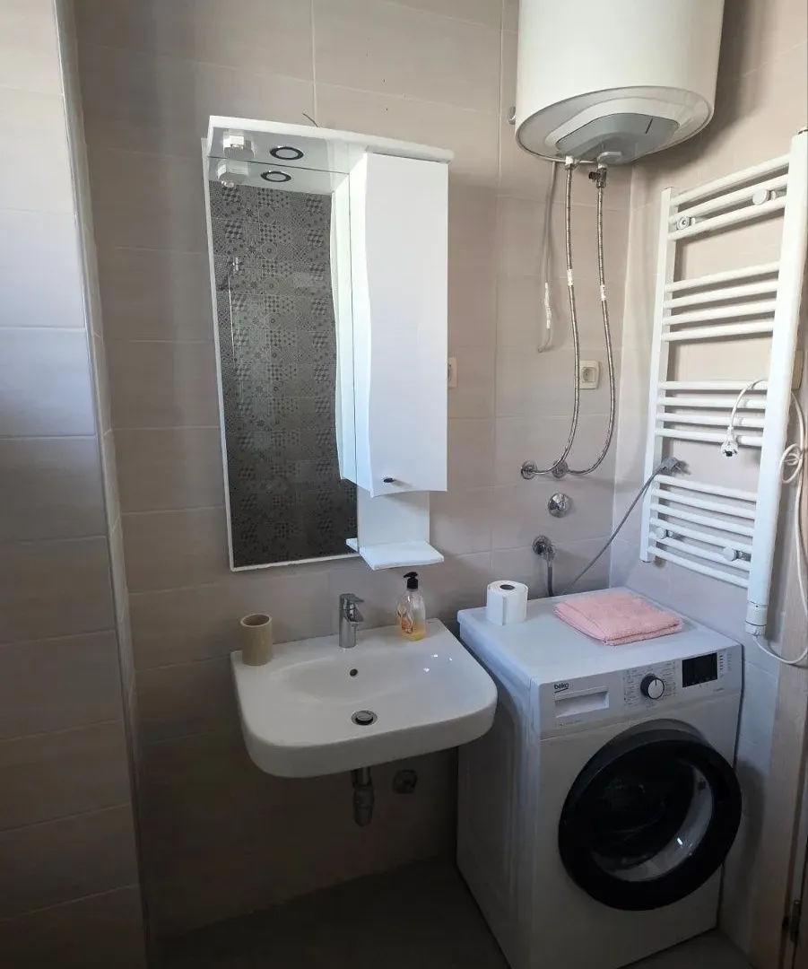 Izdavanje, četvorosoban stan, 74m², Blok 9, Podgorica