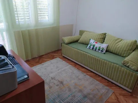 Izdavanje, kuća, 200m², Stari Aerodrom, Podgorica - image 7