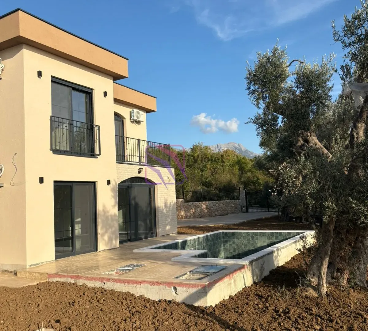 Prodaja, kuća, 225m², Šušanj, Bar