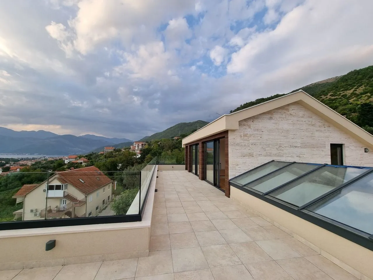 Sale, house, 490m², Tivat, Crna Gora