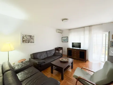 Izdavanje, dvosoban stan, 76m², Stari Aerodrom, Podgorica - image 5