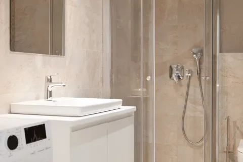 Prodaja, trosoban stan, 73m², Kotor, Crna Gora - image 2