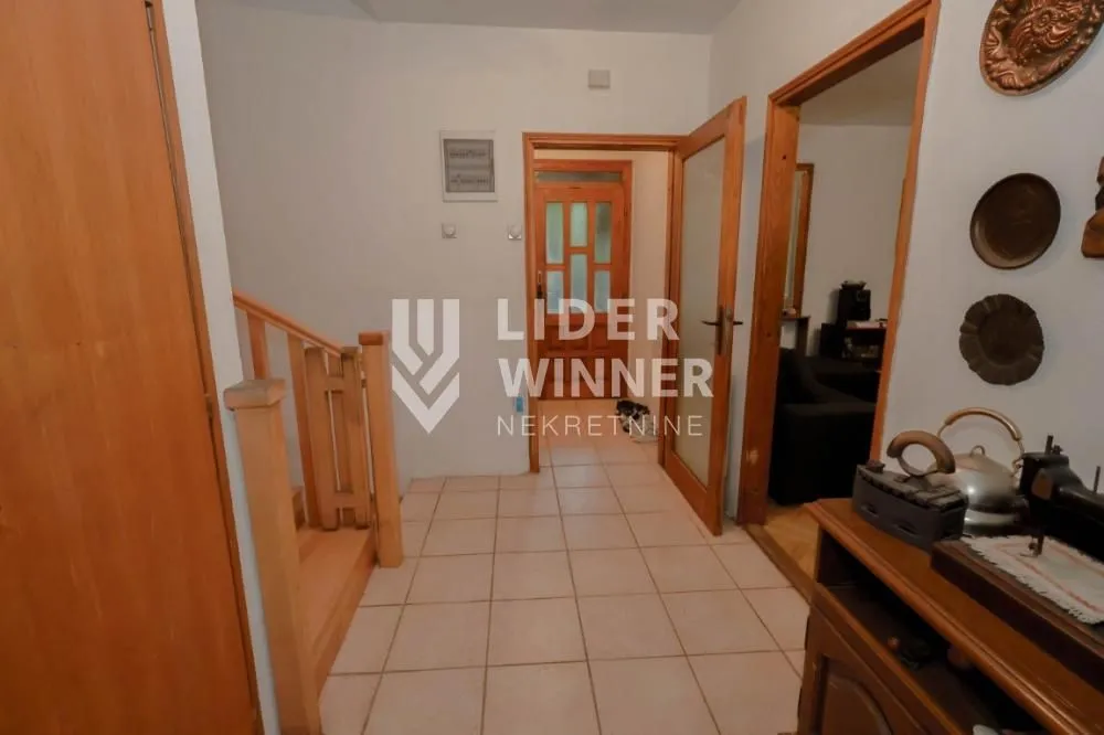 Sale, house, 182m², Bežanijska Kosa 3, Bežanijska Kosa Sve Podlokacije
