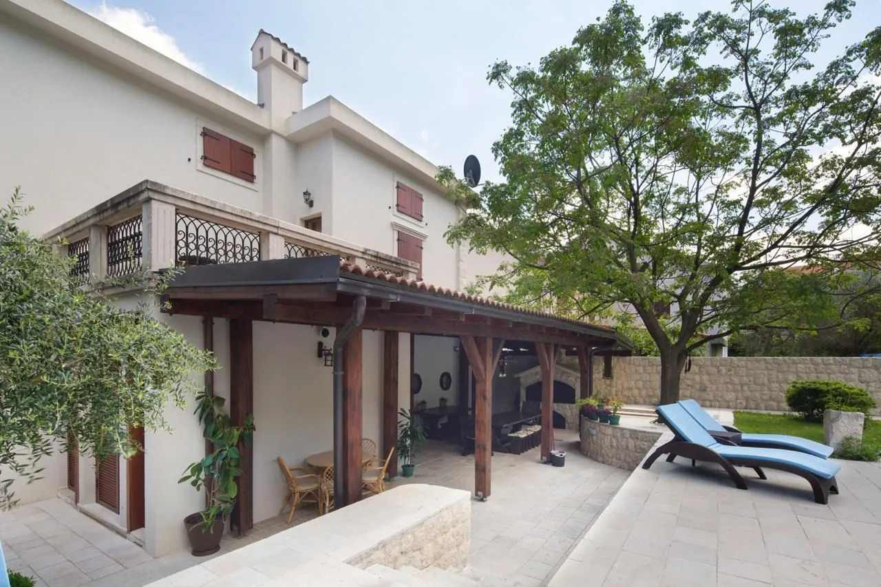 Sale, house, 690m², Prčanj, Kotor