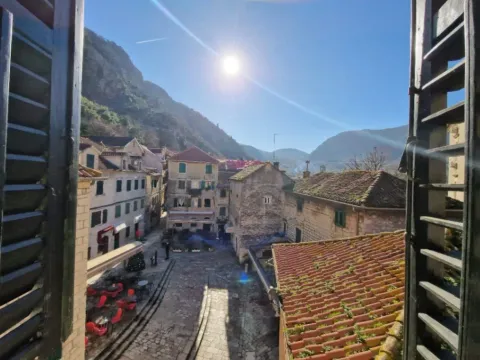 Prodaja, dvosoban stan, 78m², Stari Grad Kotor, Kotor - image 2