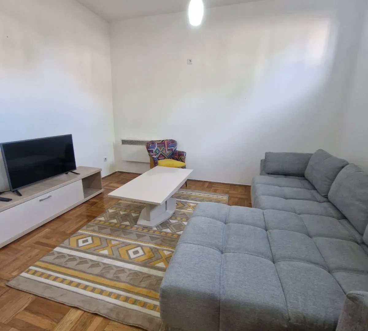Izdavanje, jednosoban stan, 40m², Blok 9, Podgorica