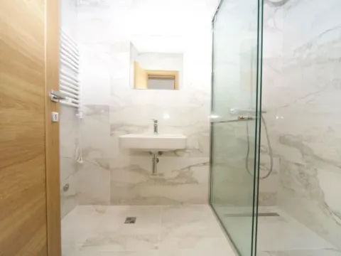 Izdavanje, trosoban stan, 104m², City Kvart, Podgorica - image 10