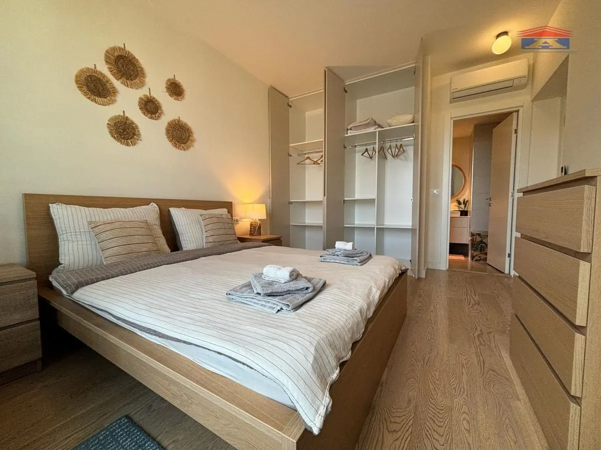 Rent, two bedroom apartment, 75m², Savski Venac, Beograd