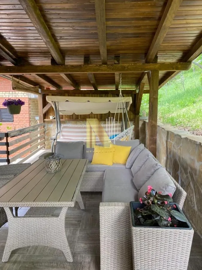 Prodaja, kuća, 150m², Rakovac, Novi Sad Sve Podlokacije