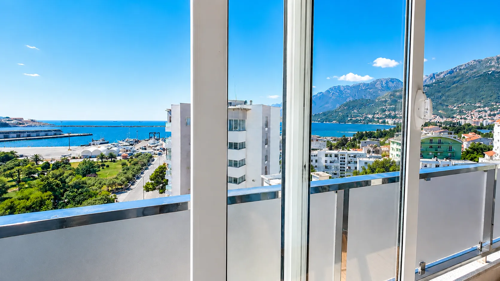 Sale, three bedroom apartment, 104m², Centar, Bar