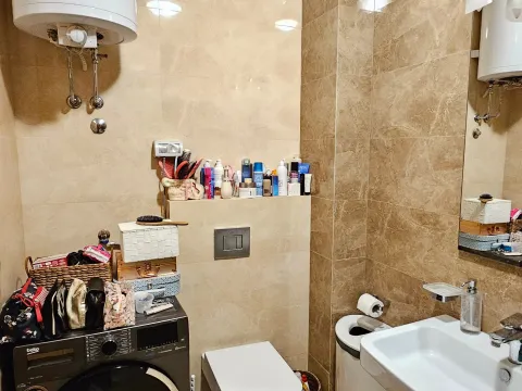 Izdavanje, dvosoban stan, 64m², Centar, Podgorica - image 11