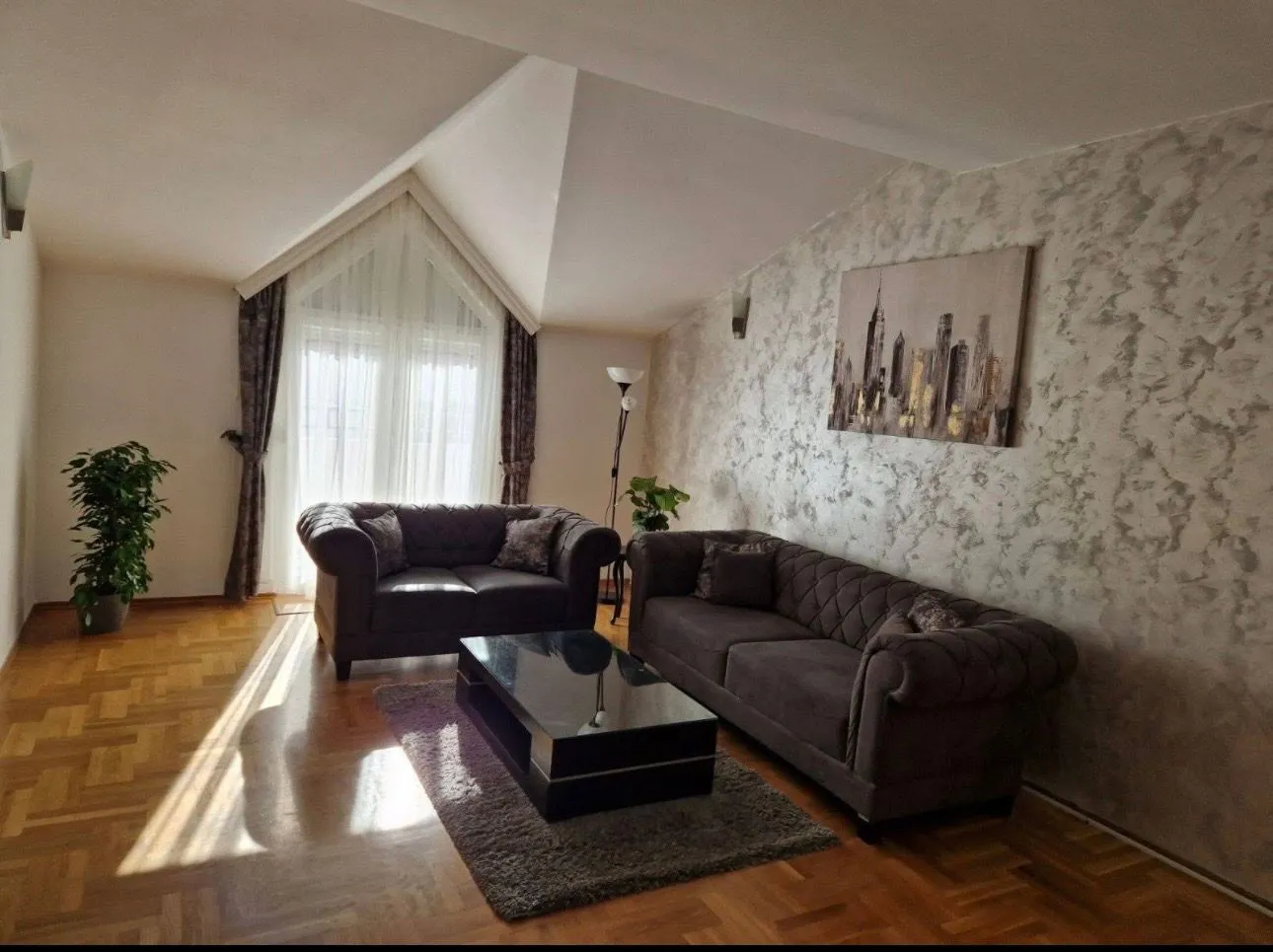 Izdavanje, dvosoban stan, 118m², Tološi, Podgorica