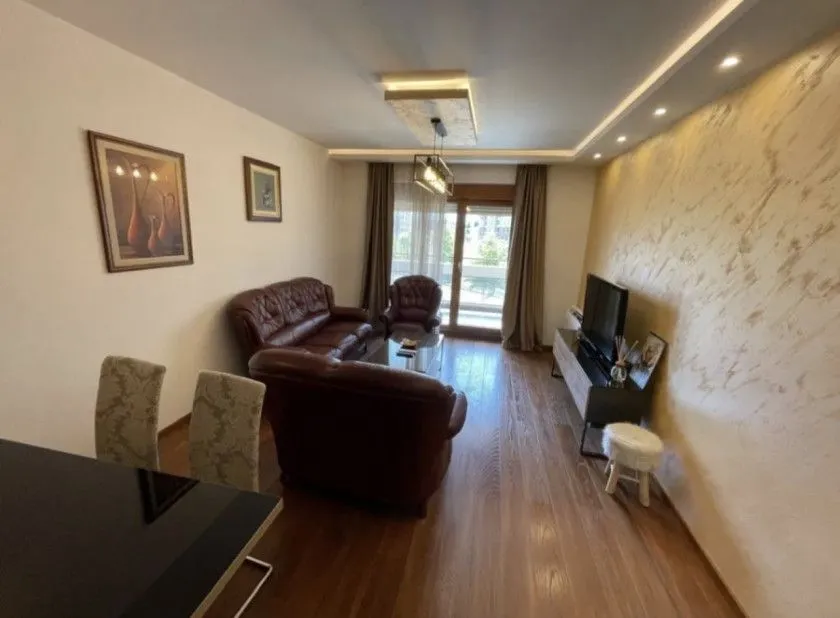 Izdavanje, dvosoban stan, 69m², Master Kvart, Podgorica