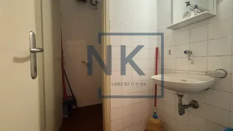 Smaller bathroom with a washbasin and tiled walls. - image 14