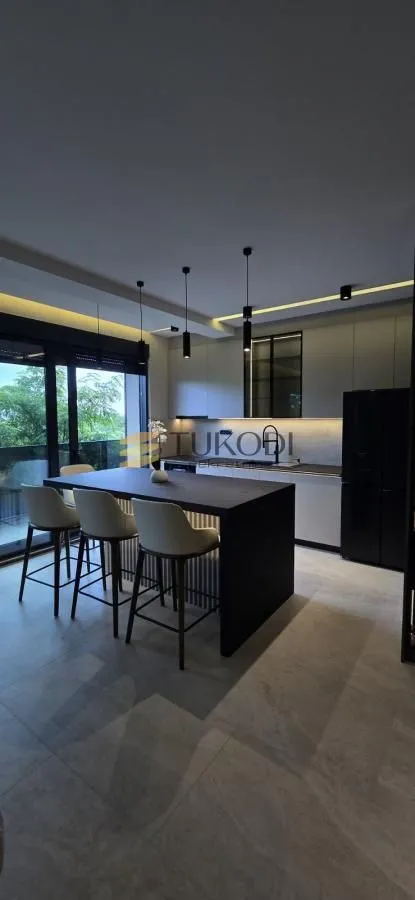 Izdavanje, trosoban stan, 82m², Olimp, Zvezdara Sve Podlokacije