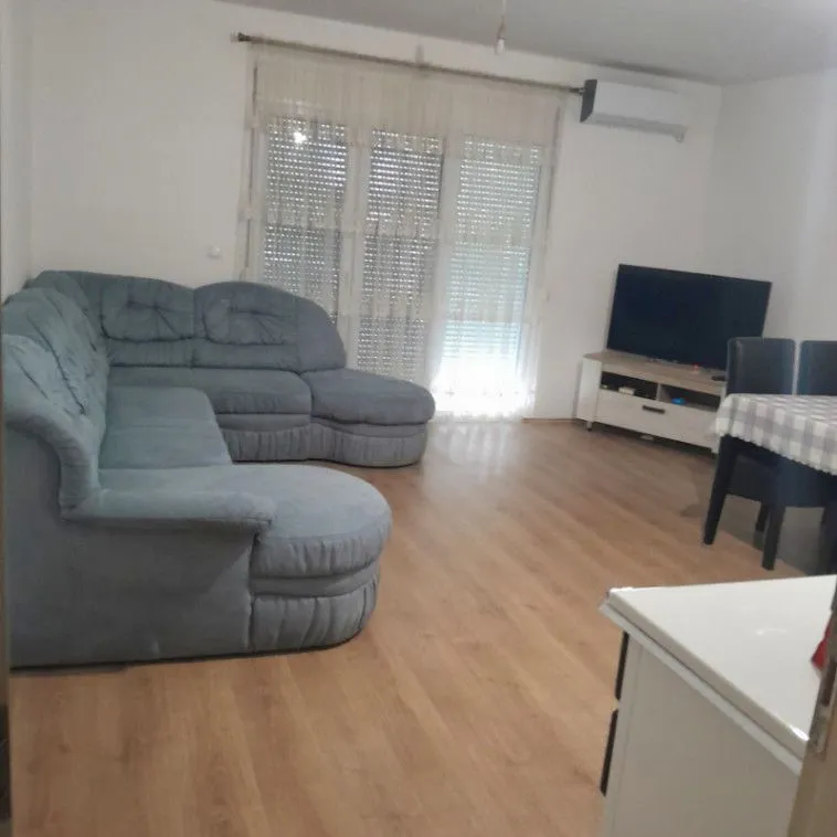 Izdavanje, dvosoban stan, 100m², Šušanj, Bar