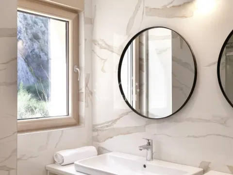 Sale, studio apartment, 31m², Kotor, Crna Gora - image 8