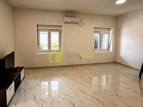 Izdavanje, stan, 55m², Risan, Kotor - image 5