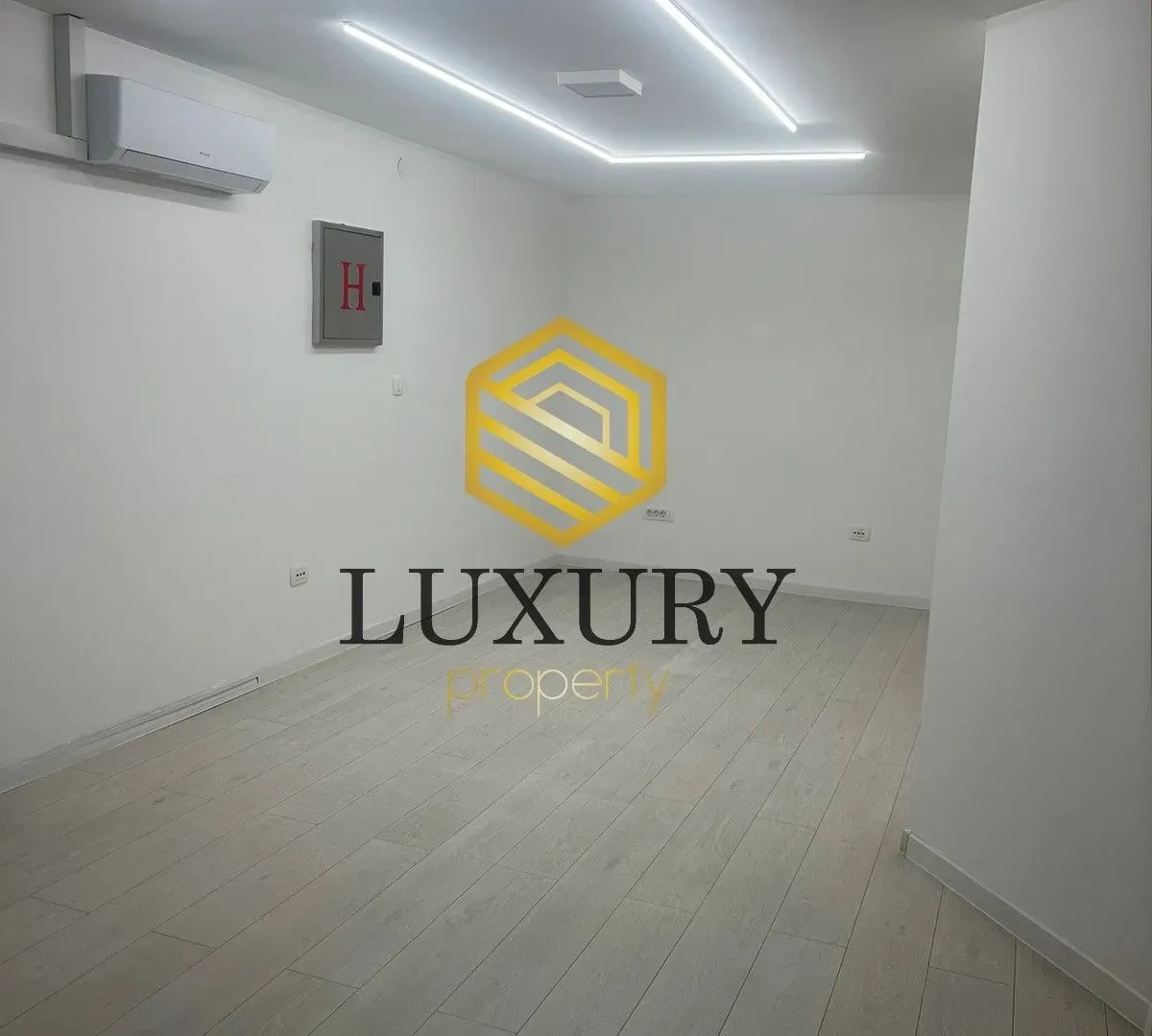 Rent, office space, 245m², Blok 5, Podgorica