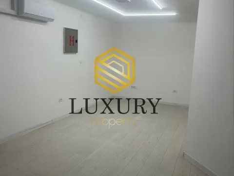 Izdavanje, poslovni prostor, 245m², Blok 5, Podgorica - image 6