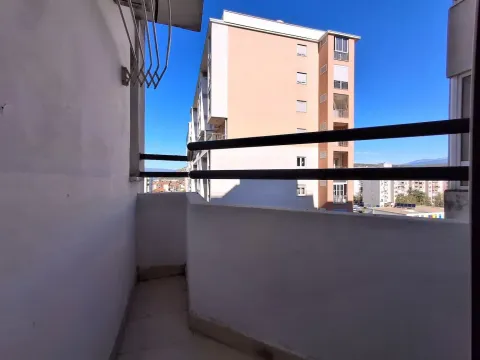 Izdavanje, jednosoban stan, 58m², Blok 6, Podgorica - image 11