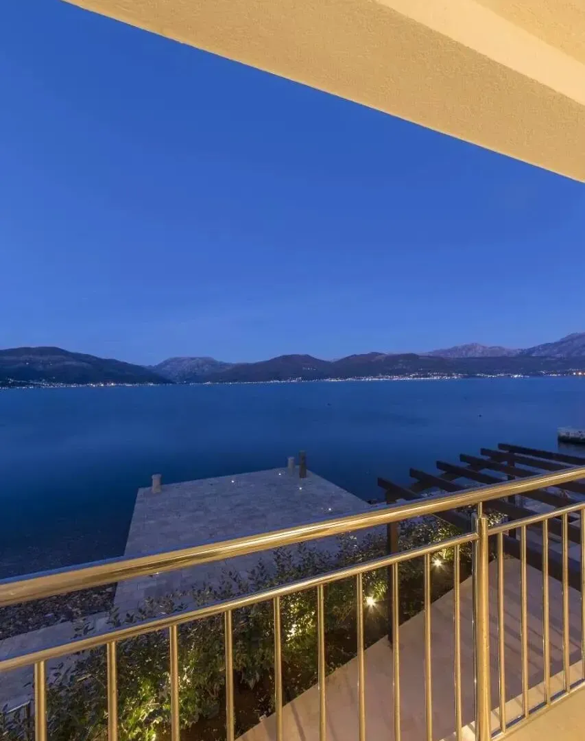 Prodaja, kuća, 390m², Krašići, Tivat
