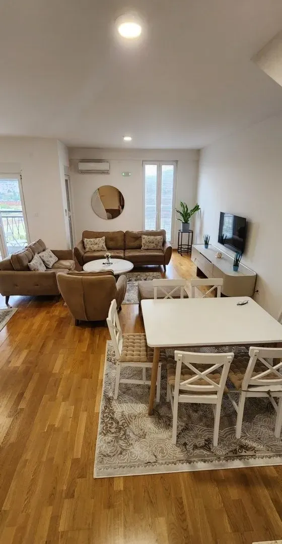 Prodaja, četvorosoban stan, 160m², Stari Aerodrom, Podgorica